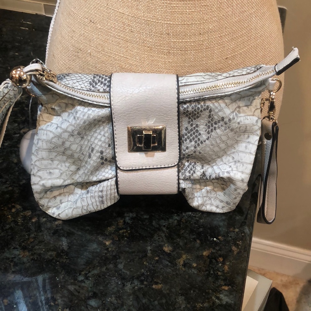 Clutch/ wristlet